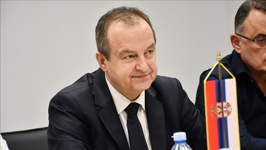 Вицепремиерот на Србија Ивица Дачиќ хоспитализиран поради тешка пневмонија