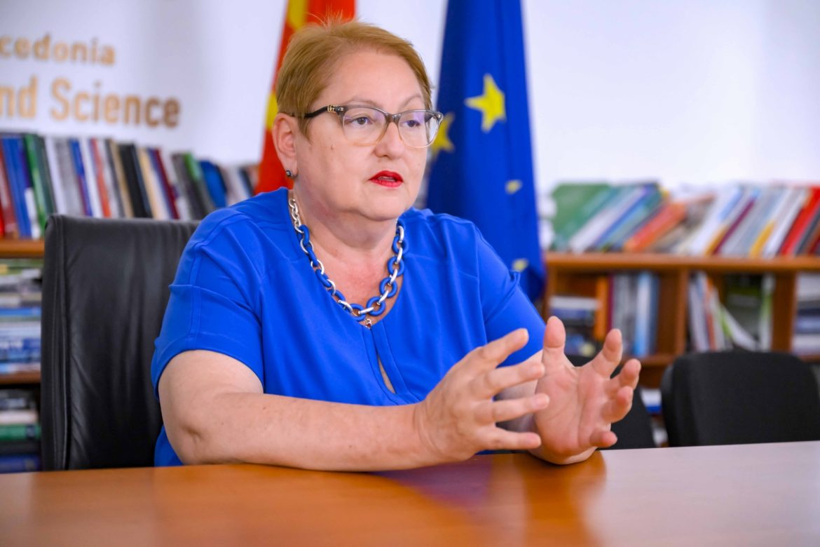 За возачка дозвола доволно е завршено основно образование, рече Јаневска по протестите