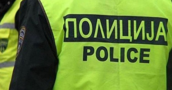 Полицаец кој го обезбедува Собранието возел без да има положено, одземено му е возилото