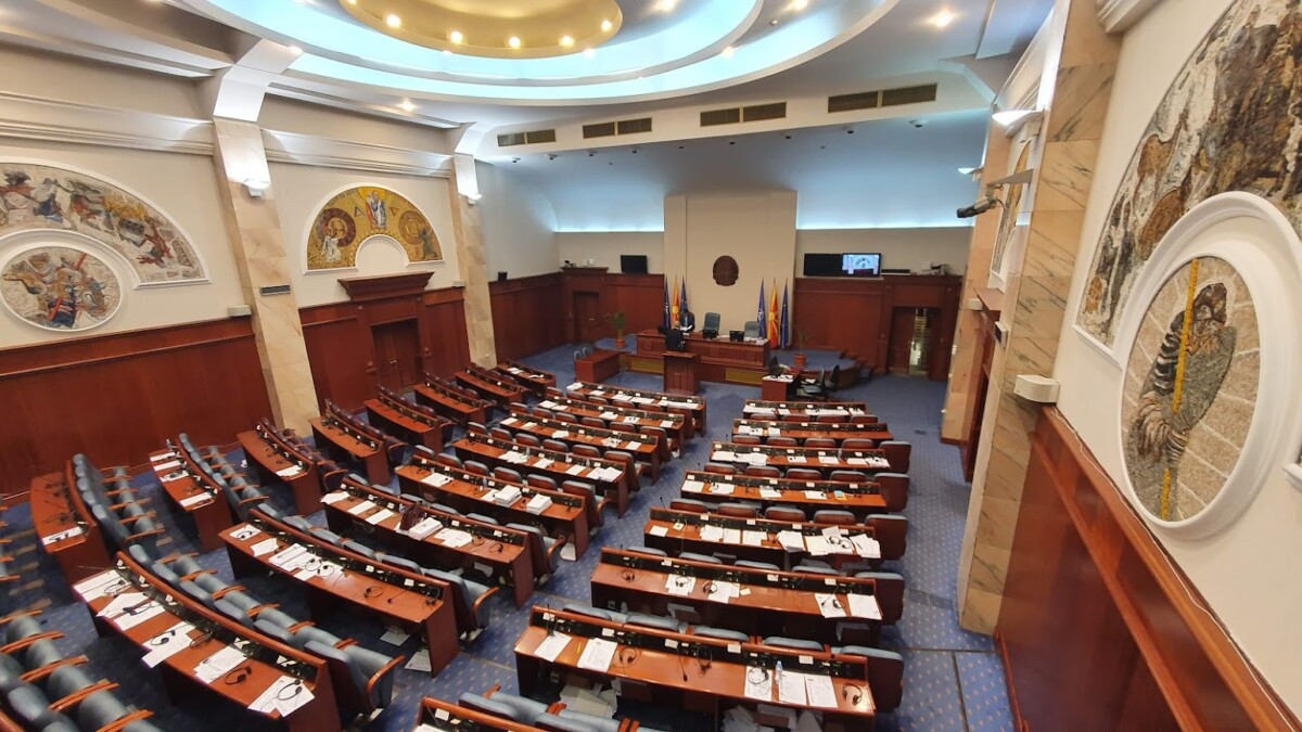 Законот за правична застапеност сè уште без рок