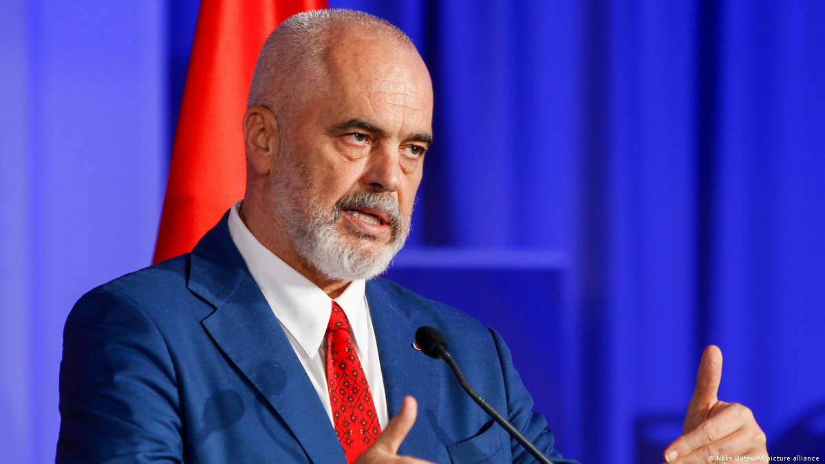 Бериша тврди дека 9 земји ја блокираат Албанија во евроинтеграцискиот процес, Рама му порача да почека до мај