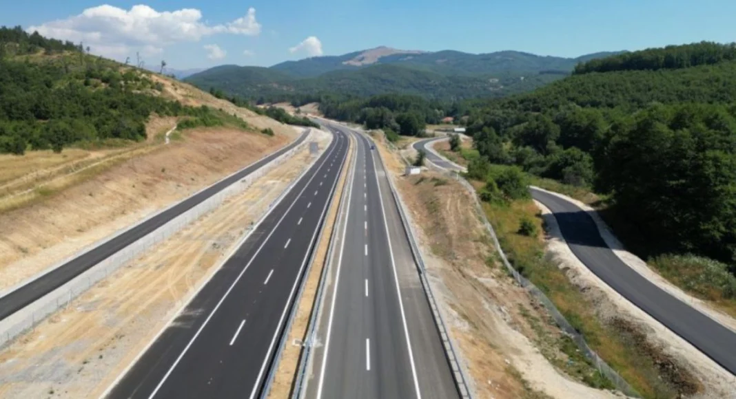 Затворени сите споредни влезови и излези кои привремено функционираа на автопатската делница Охрид-Кичево