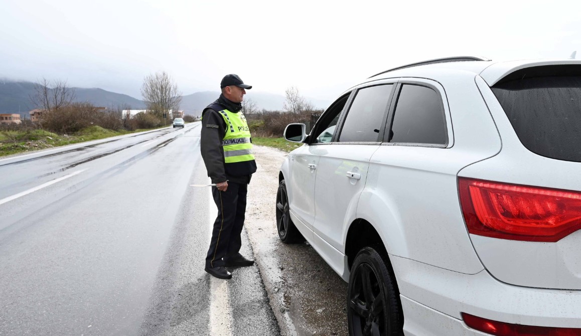 Приведени 16 возачи за безобѕирно управување возило – 12 возеле без возачка дозвола