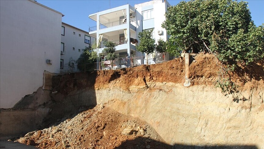 Еден работник загина, тројца се повредени по затрупување со земја на градилиште во Скопје