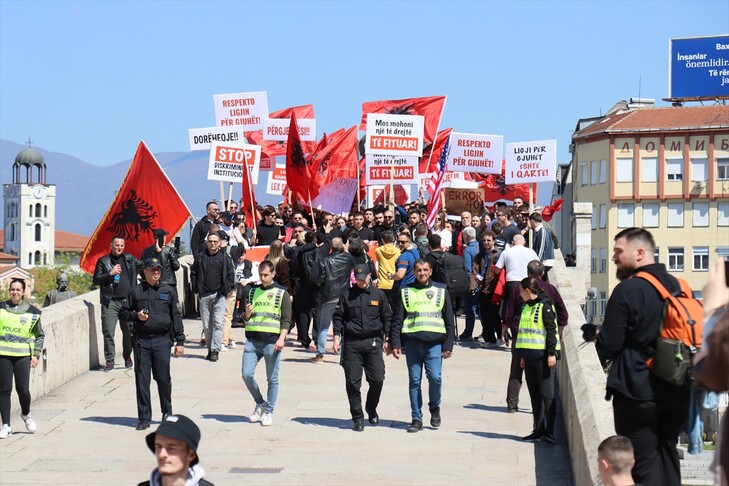 Студентите протестираа во Скопје, бараат правосудниот испит да се полага и на албански јазик