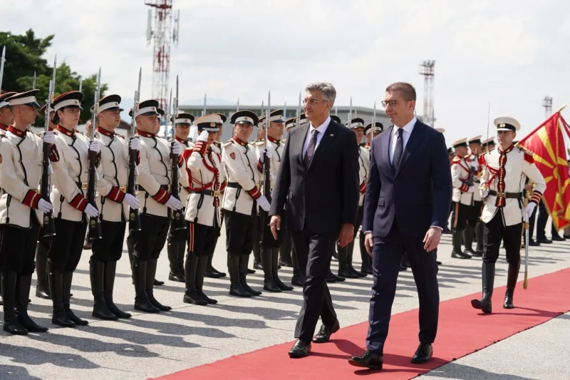 Мицкоски го пречека Пленковиќ: Средбата е потврда за добрите односи и пријателството меѓу Македонија и Хрватска