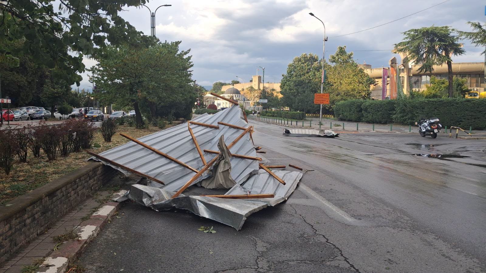 Владата ќе ги обештети граѓаните кои претрпеа штета од невремето во Скопје